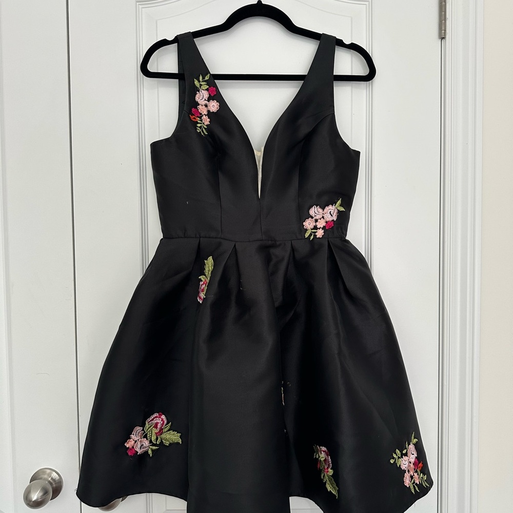 Elegant Black Floral Mini Dress